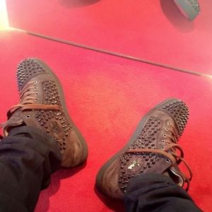 Meet your Posher, Milan adrian